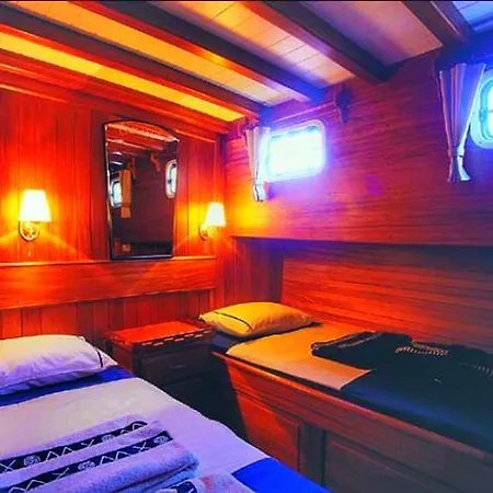 Botel Barka *