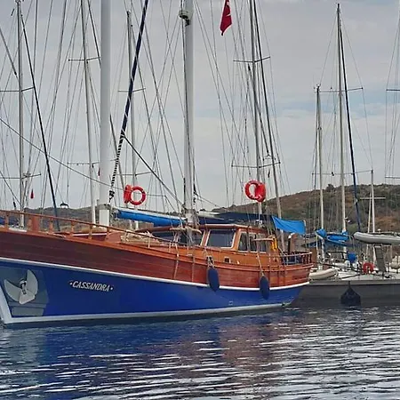 Barka Hotel na wodzie *